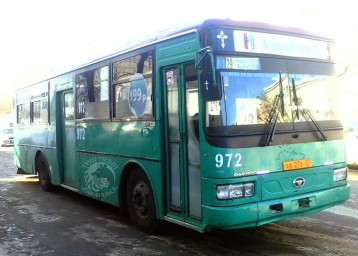 По Хабаровску ездит православный автобус с иконами вместо рекламы