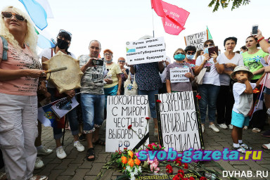 Похороны «выборов» с возложением цветов прошли перед «Белым домом» в Хабаровске (ФОТО; ВИДЕО)