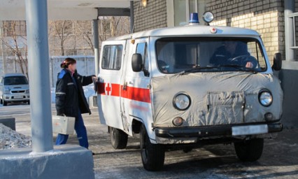 В БЕЛОГОРСКЕ ДЕВУШКУ-ФЕЛЬДШЕРА ВЗЯЛ В ЗАЛОЖНИКИ СУПРУГ ПАЦИЕНТКИ