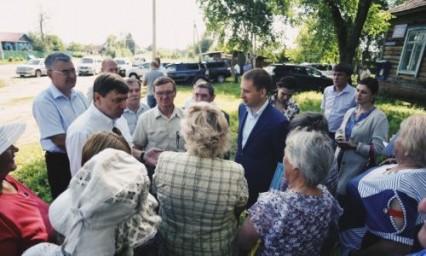 РАЗБИТУЮ ГРУЗОВИКАМИ ДОРОГУ В ДУБОВКЕ ОТРЕМОНТИРУЮТ