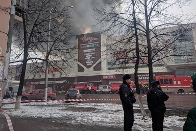 Почему гибнут люди при пожарах в торговых центрах? Потому что их владельцы ради денег плюют на всё